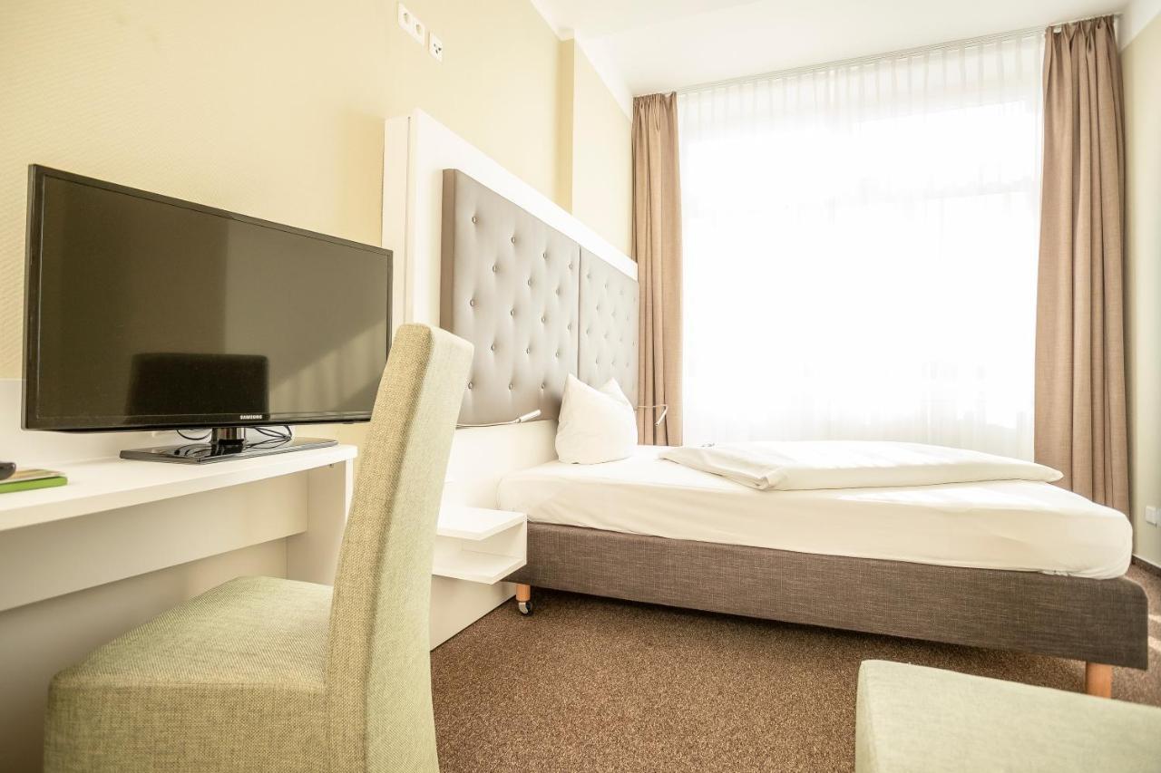 Hotel Am Schlosspark Güstrow Buitenkant foto