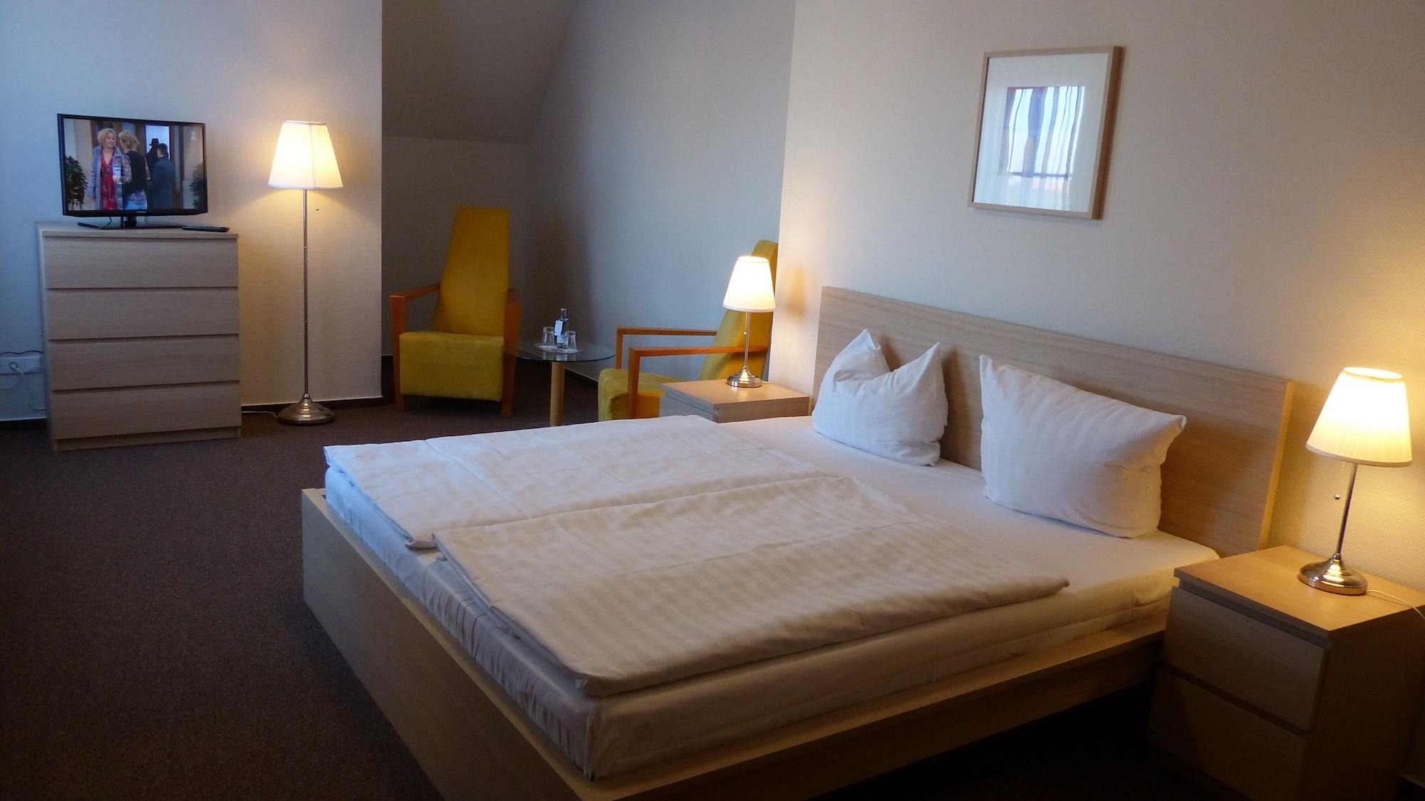Hotel Am Schlosspark Güstrow Buitenkant foto
