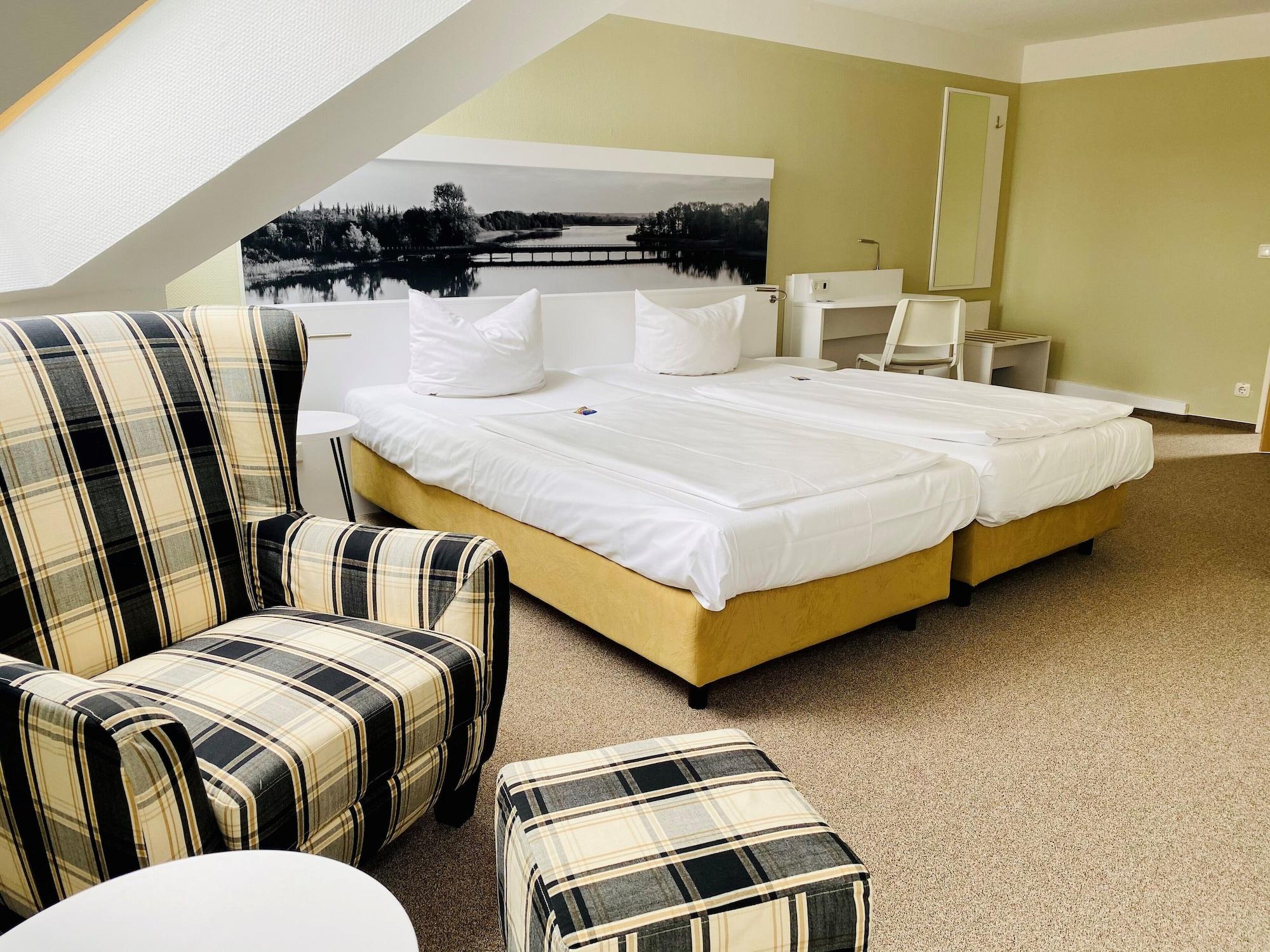Hotel Am Schlosspark Güstrow Buitenkant foto