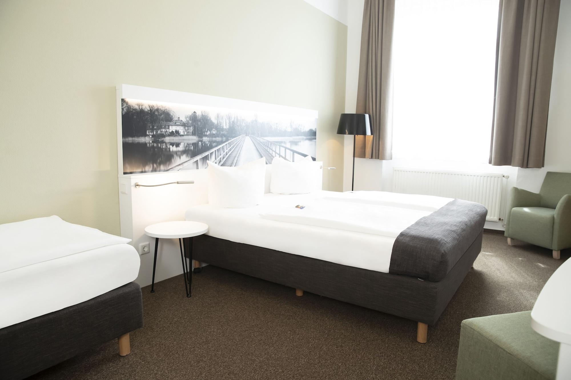 Hotel Am Schlosspark Güstrow Buitenkant foto