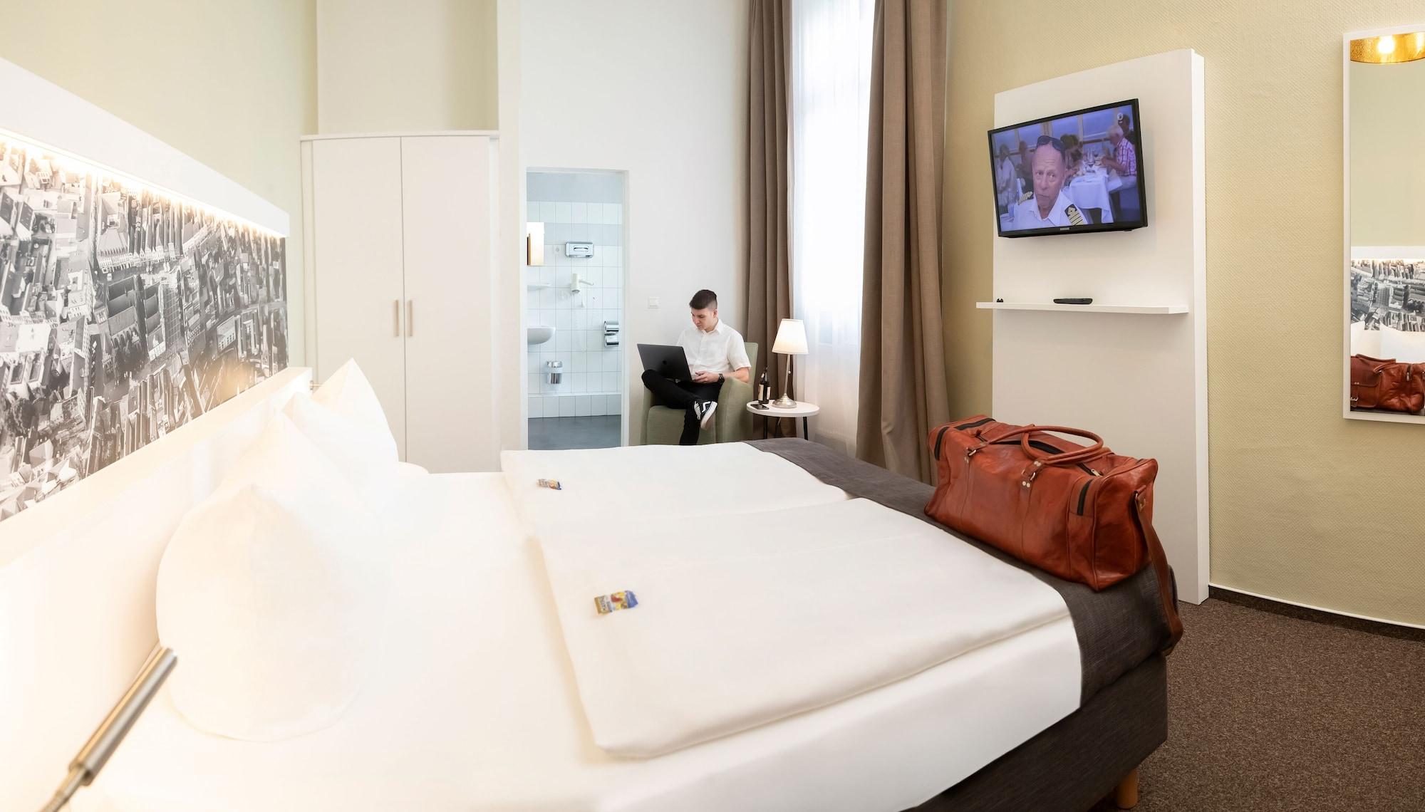 Hotel Am Schlosspark Güstrow Buitenkant foto