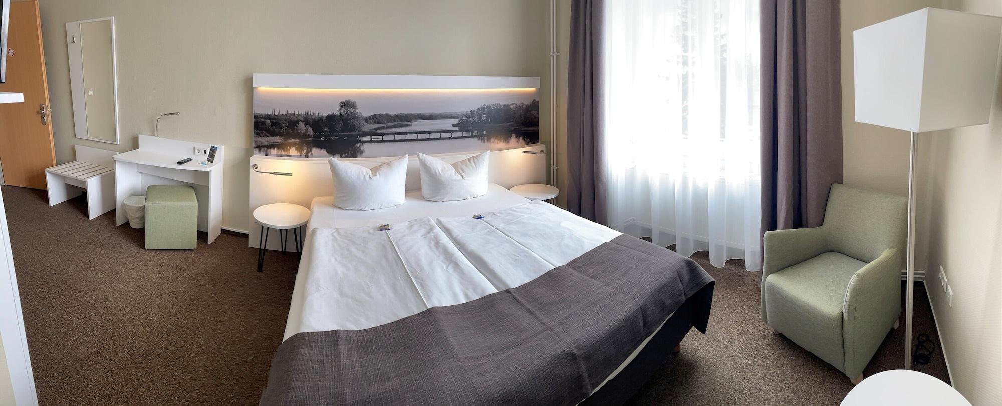 Hotel Am Schlosspark Güstrow Buitenkant foto
