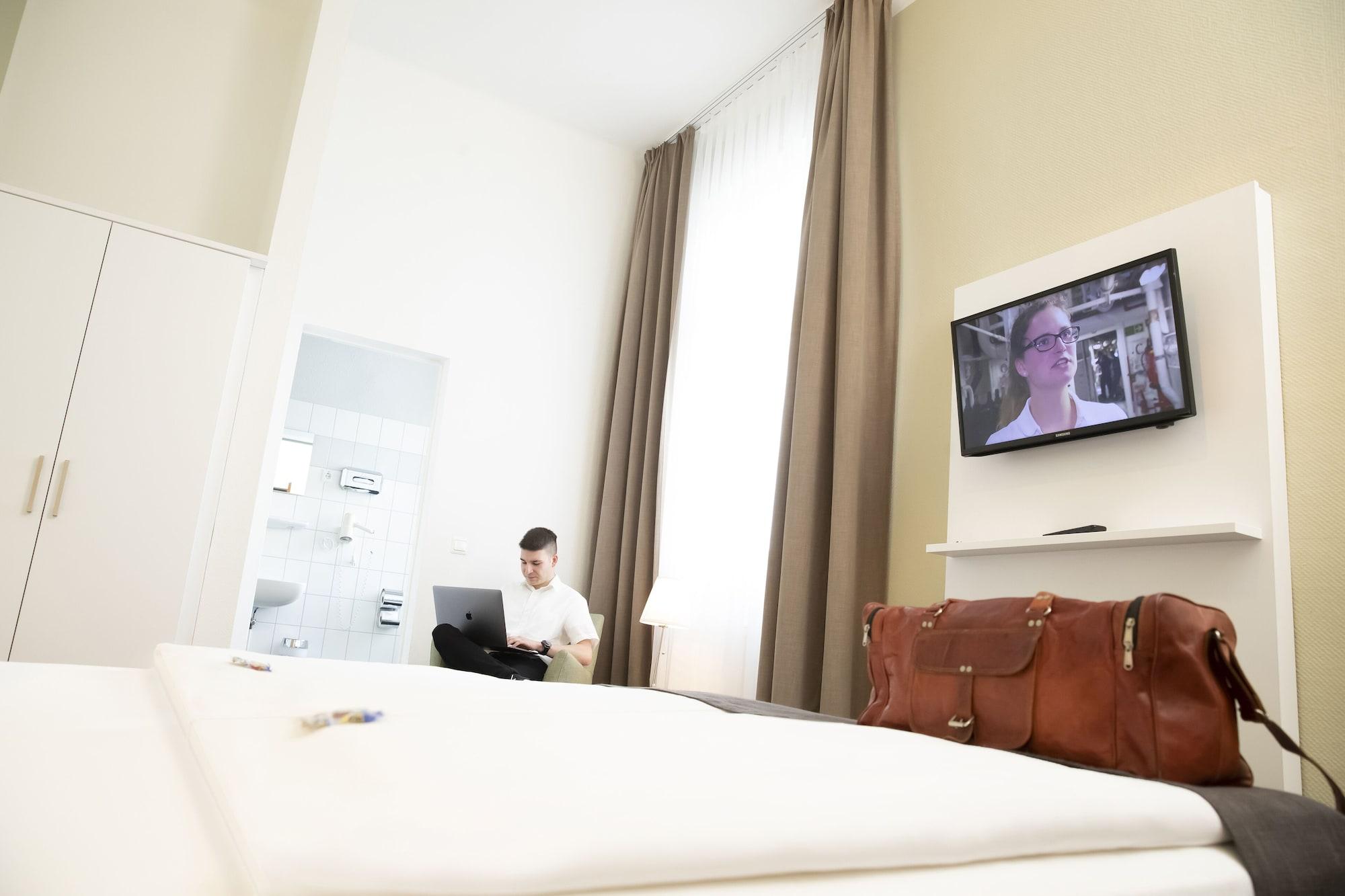 Hotel Am Schlosspark Güstrow Buitenkant foto
