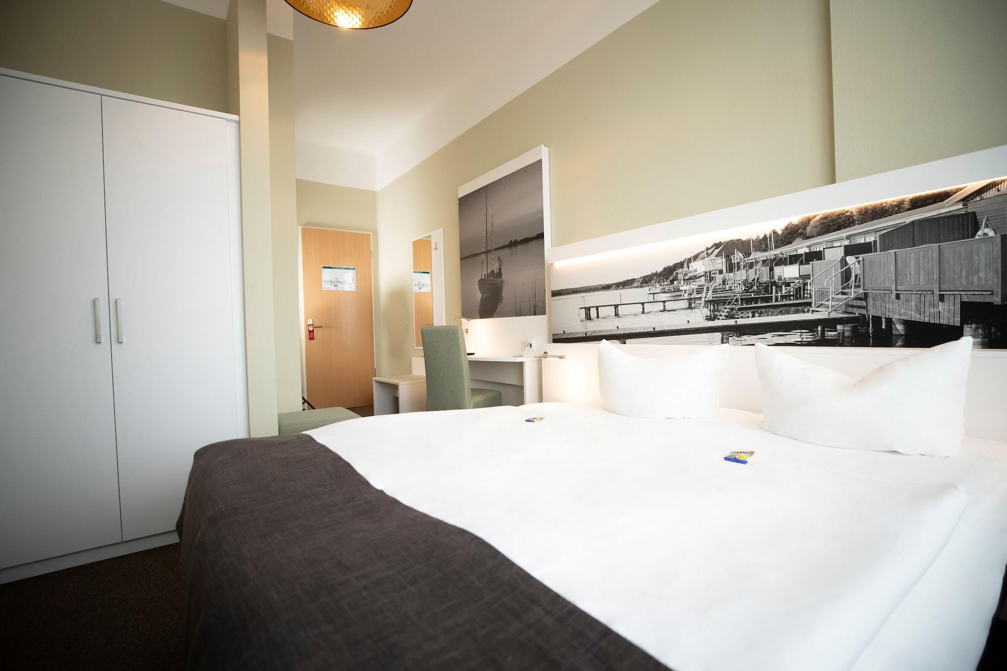 Hotel Am Schlosspark Güstrow Buitenkant foto