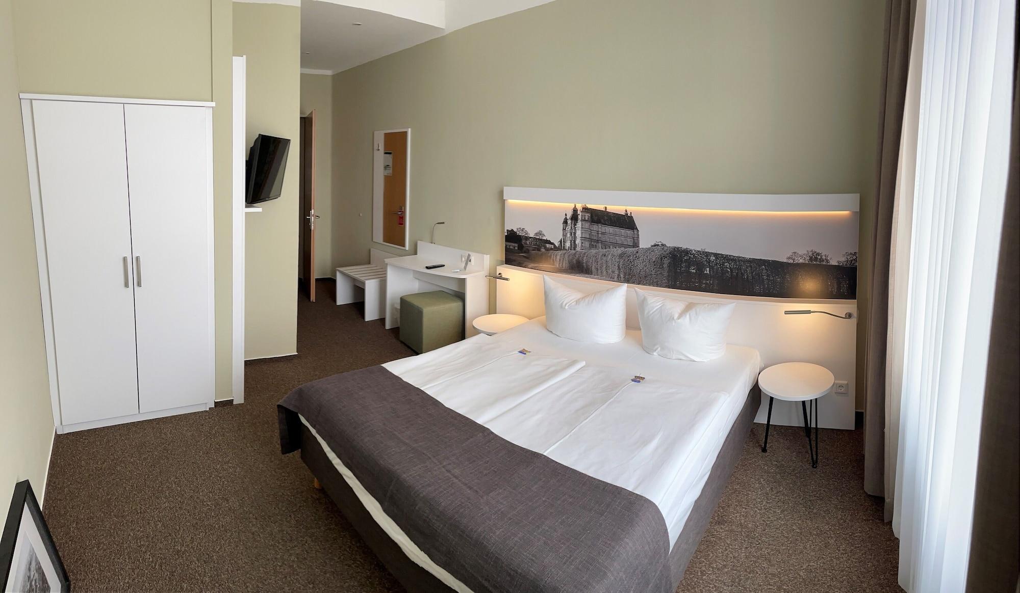 Hotel Am Schlosspark Güstrow Buitenkant foto