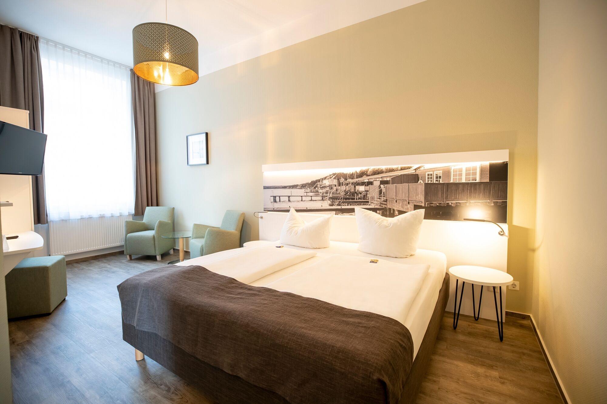 Hotel Am Schlosspark Güstrow Buitenkant foto