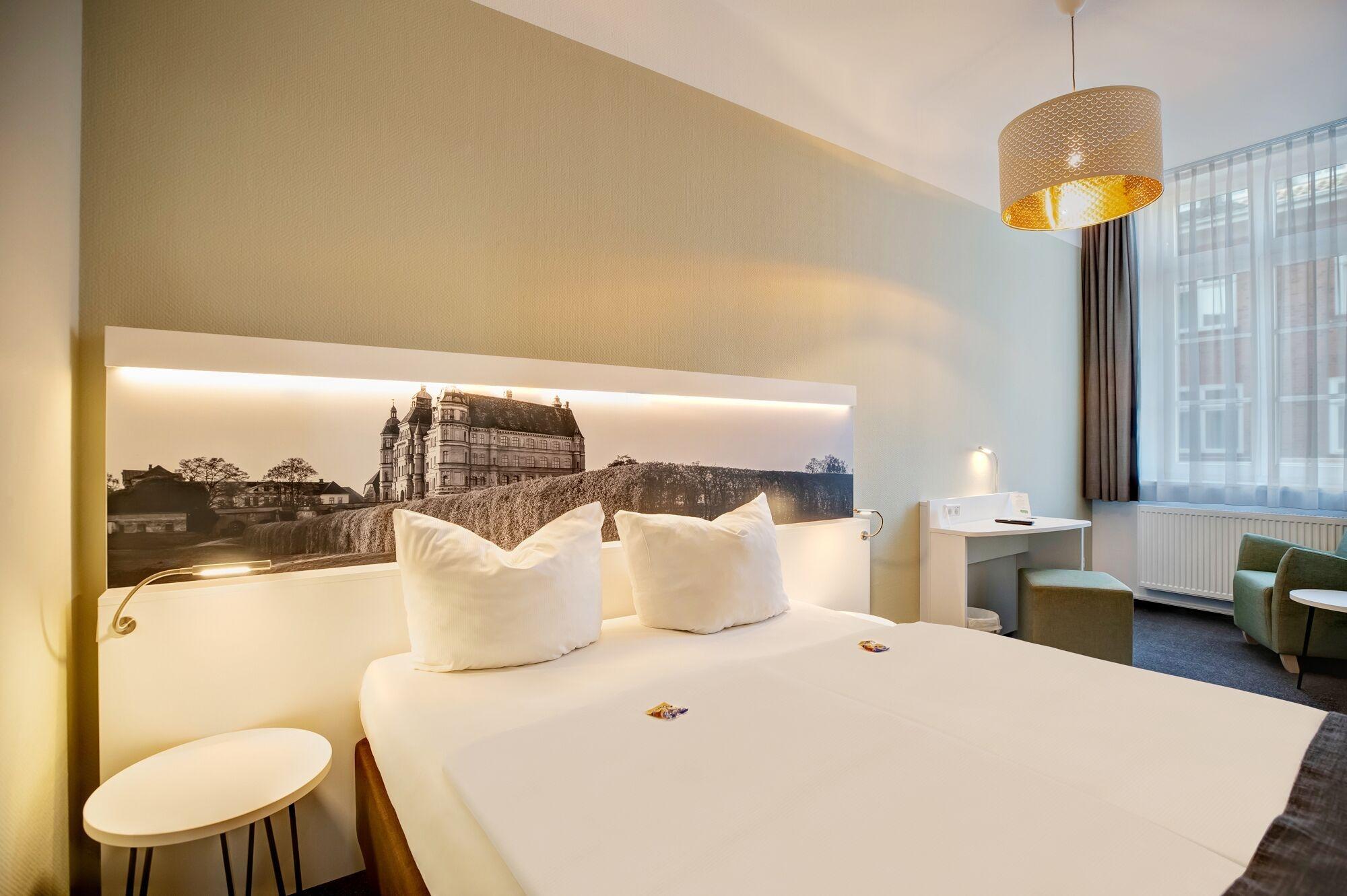 Hotel Am Schlosspark Güstrow Buitenkant foto