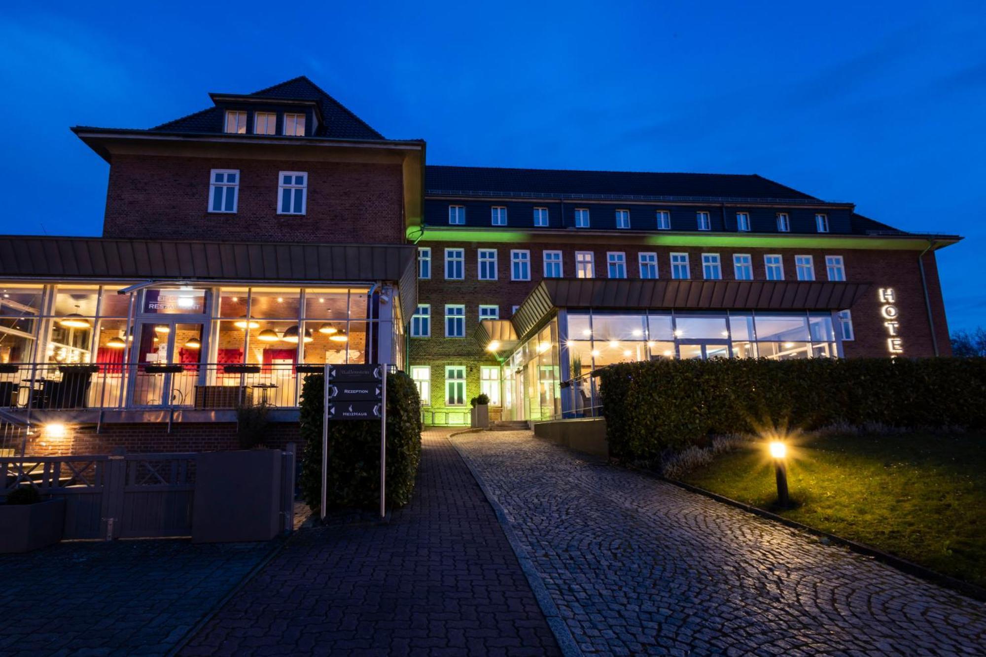 Hotel Am Schlosspark Güstrow Buitenkant foto