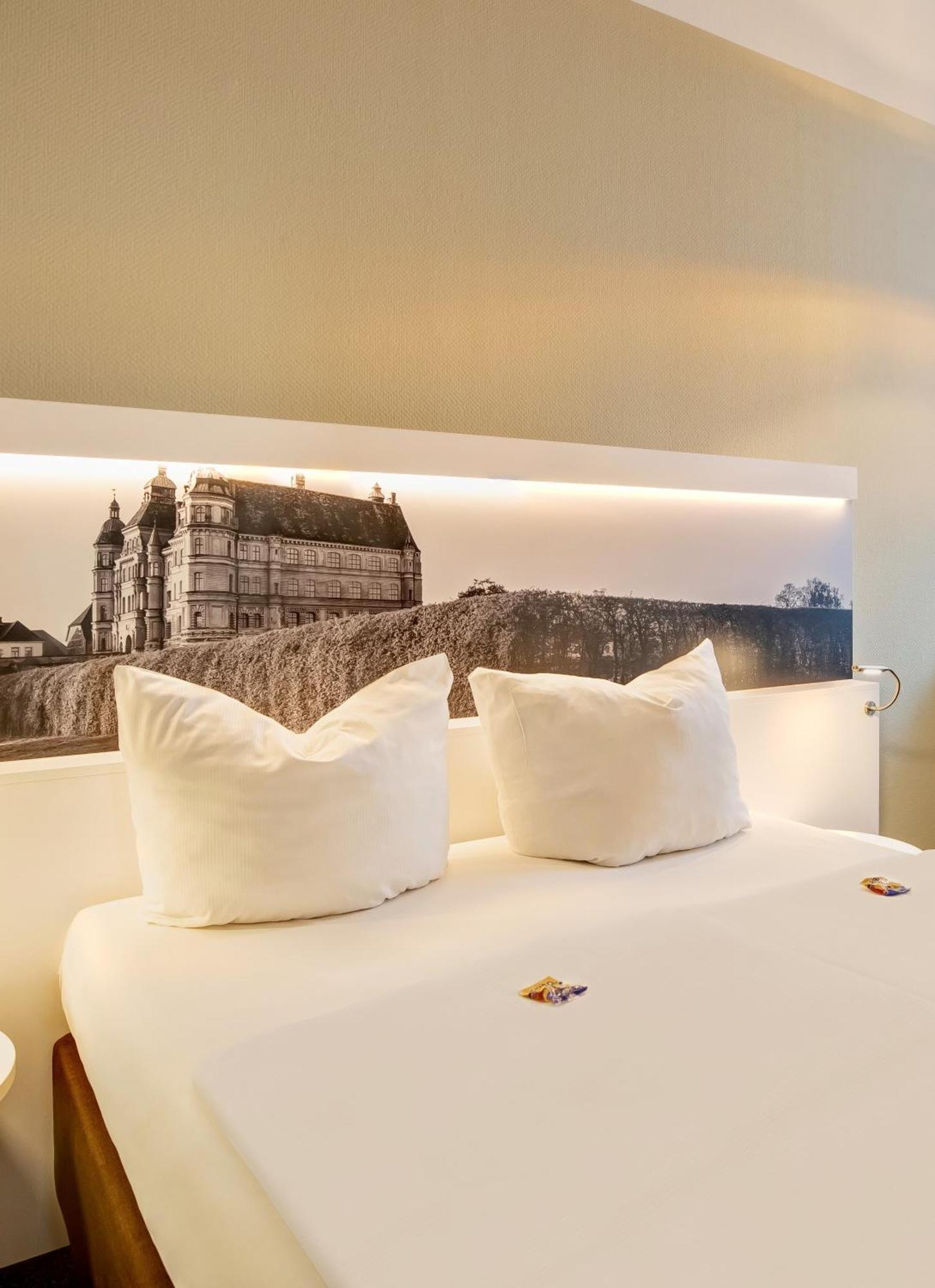 Hotel Am Schlosspark Güstrow Buitenkant foto