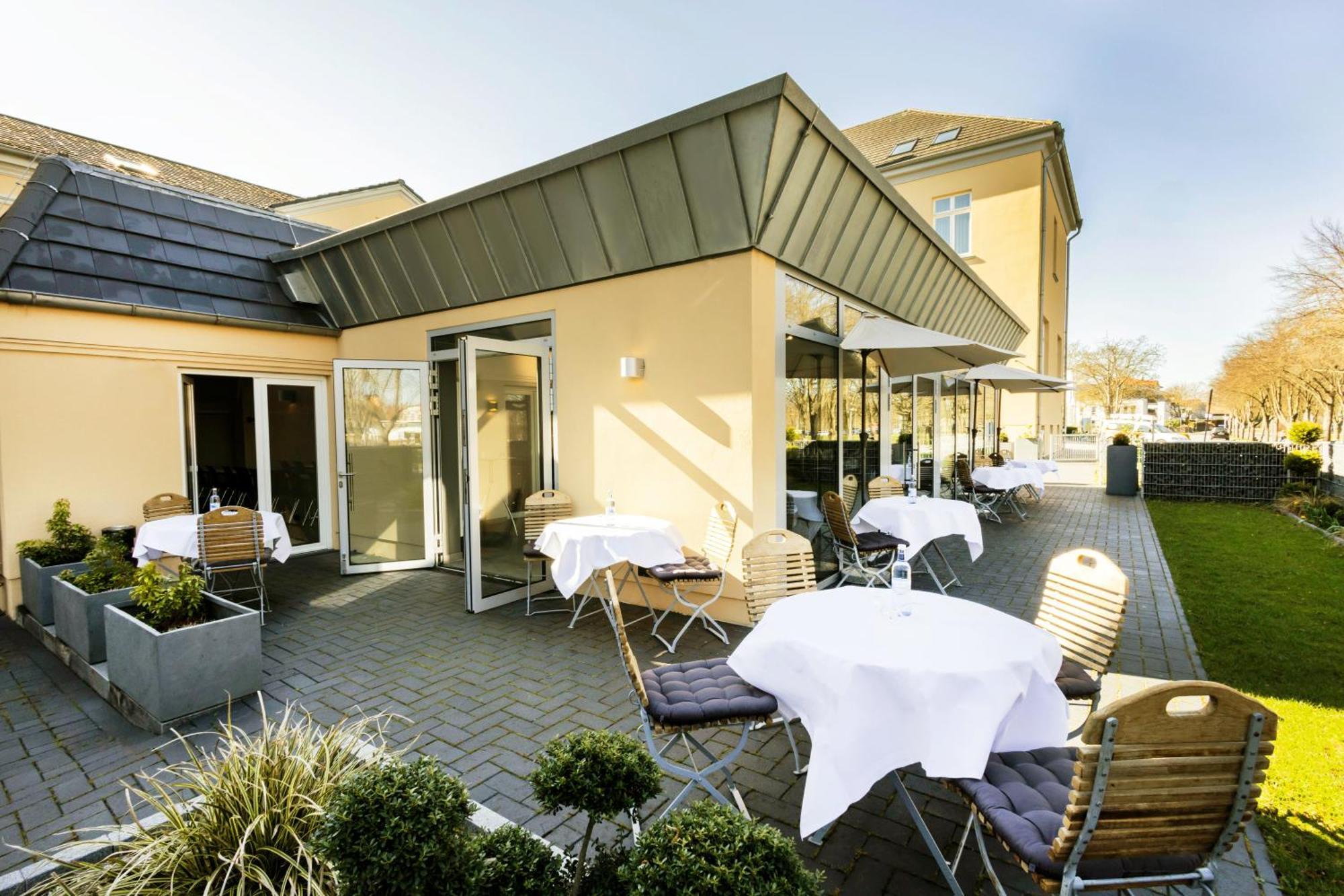 Hotel Am Schlosspark Güstrow Buitenkant foto