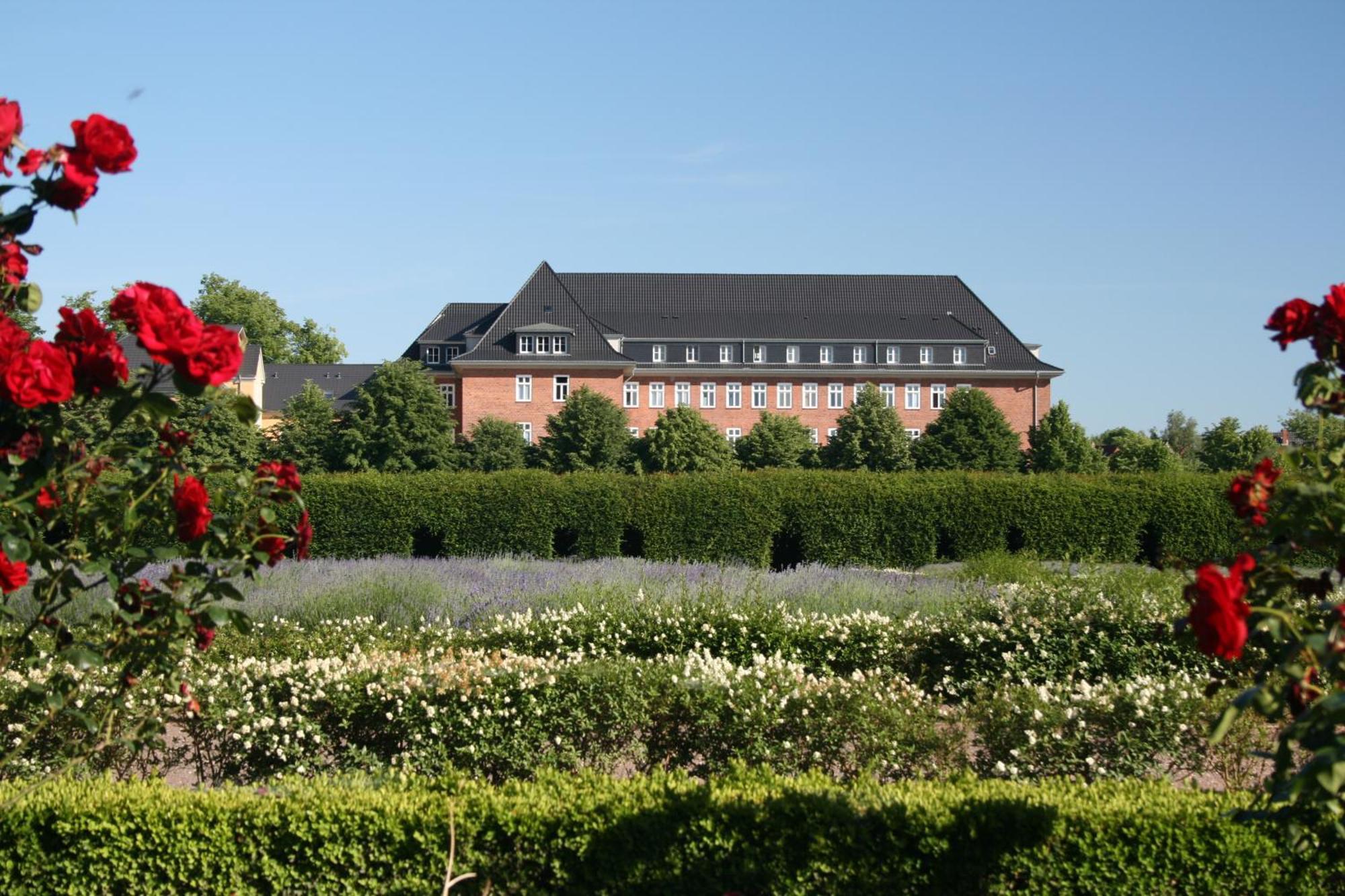 Hotel Am Schlosspark Güstrow Buitenkant foto